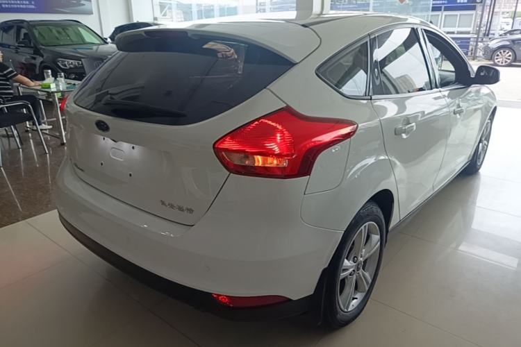 Used Ford Focus 2018 Hatchback Classic 1.6L Automatic Comfort Plus SmartDrive Edition Rear Right 45 Deg