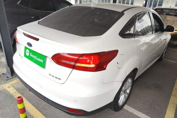 Used Ford Focus 2018 Sedan Classic 1.6L Automatic Trendy SmartDrive Edition Rear Right 45 Deg