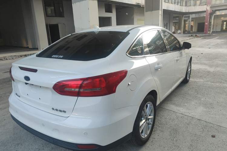 Used Ford Focus 2018 Sedan Classic 1.6L Automatic Trendy SmartDrive Edition Rear Right 45 Deg