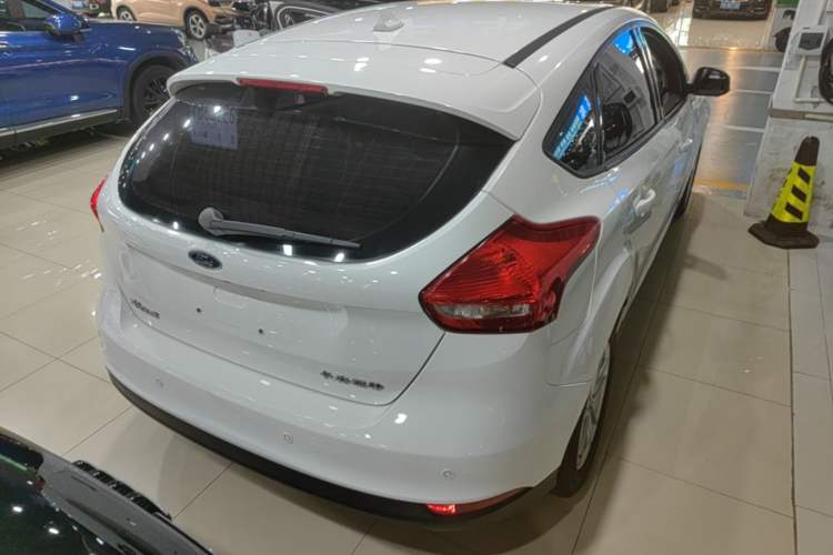 Used Ford Focus 2018 Hatchback Classic 1.6L Automatic Trendy SmartDrive Edition Rear Right 45 Deg