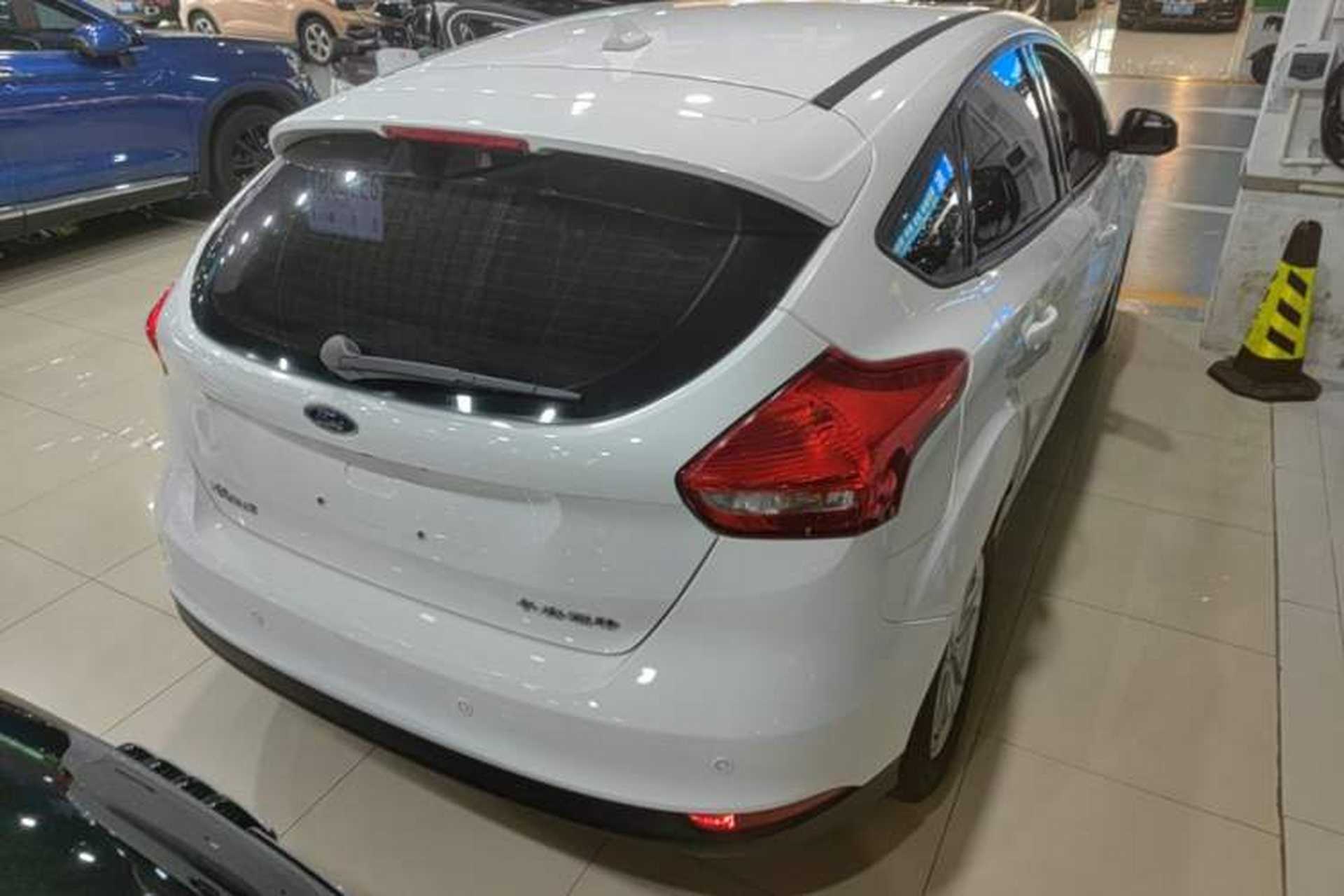 Used Ford Focus 2018 Hatchback Classic 1.6L Automatic Trendy SmartDrive Edition Rear Right 45 Deg