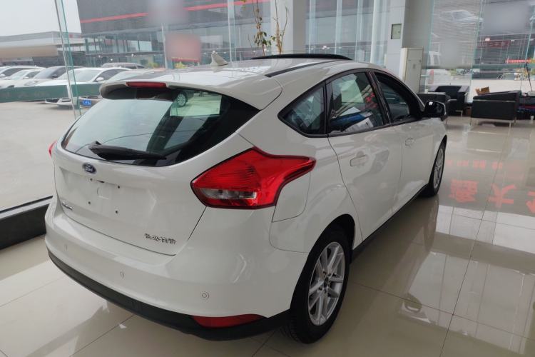 Used Ford Focus 2018 Hatchback Classic 1.6L Automatic Trendy SmartDrive Edition Rear Right 45 Deg