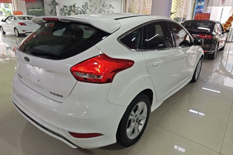 Used Ford Focus 2018 Hatchback Classic 1.6L Automatic Comfort Plus SmartDrive Edition Rear Right 45 Deg