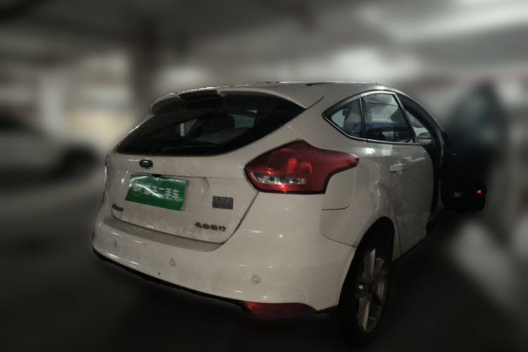 Used Ford Focus 2018 Hatchback Classic 1.6L Automatic Trendy SmartDrive Edition Rear Right 45 Deg