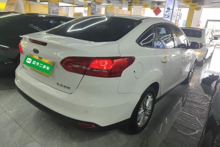Used Ford Focus 2018 Sedan Classic 1.6L Automatic Trendy SmartDrive Edition Rear Right 45 Deg