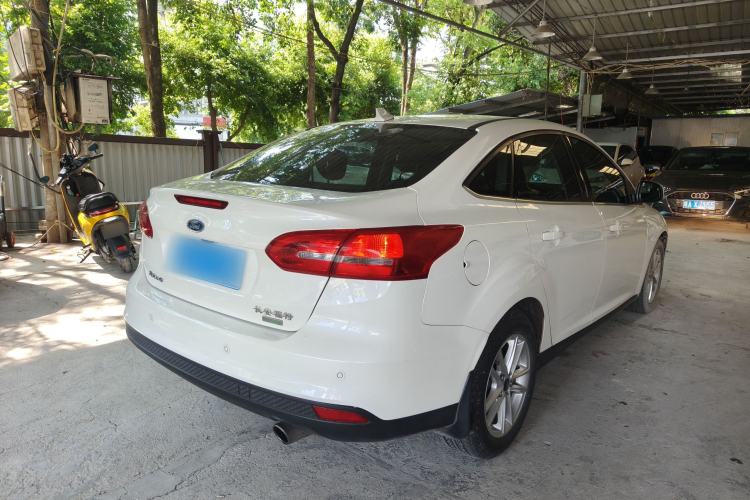 Used Ford Focus 2018 Sedan Classic EcoBoost 180 Automatic Elite Model Rear Right 45 Deg