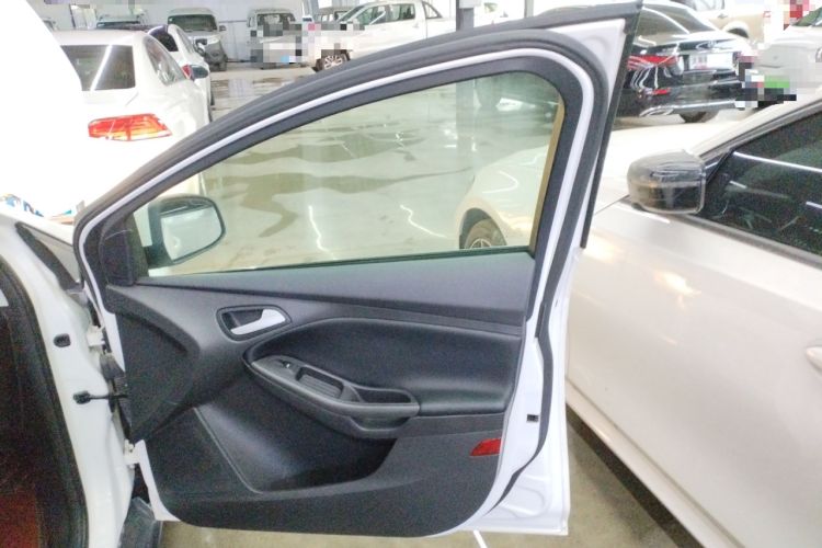 Used Ford Focus 2018 Hatchback Classic 1.6L Automatic Comfort Plus SmartDrive Edition Right Front Door Interior