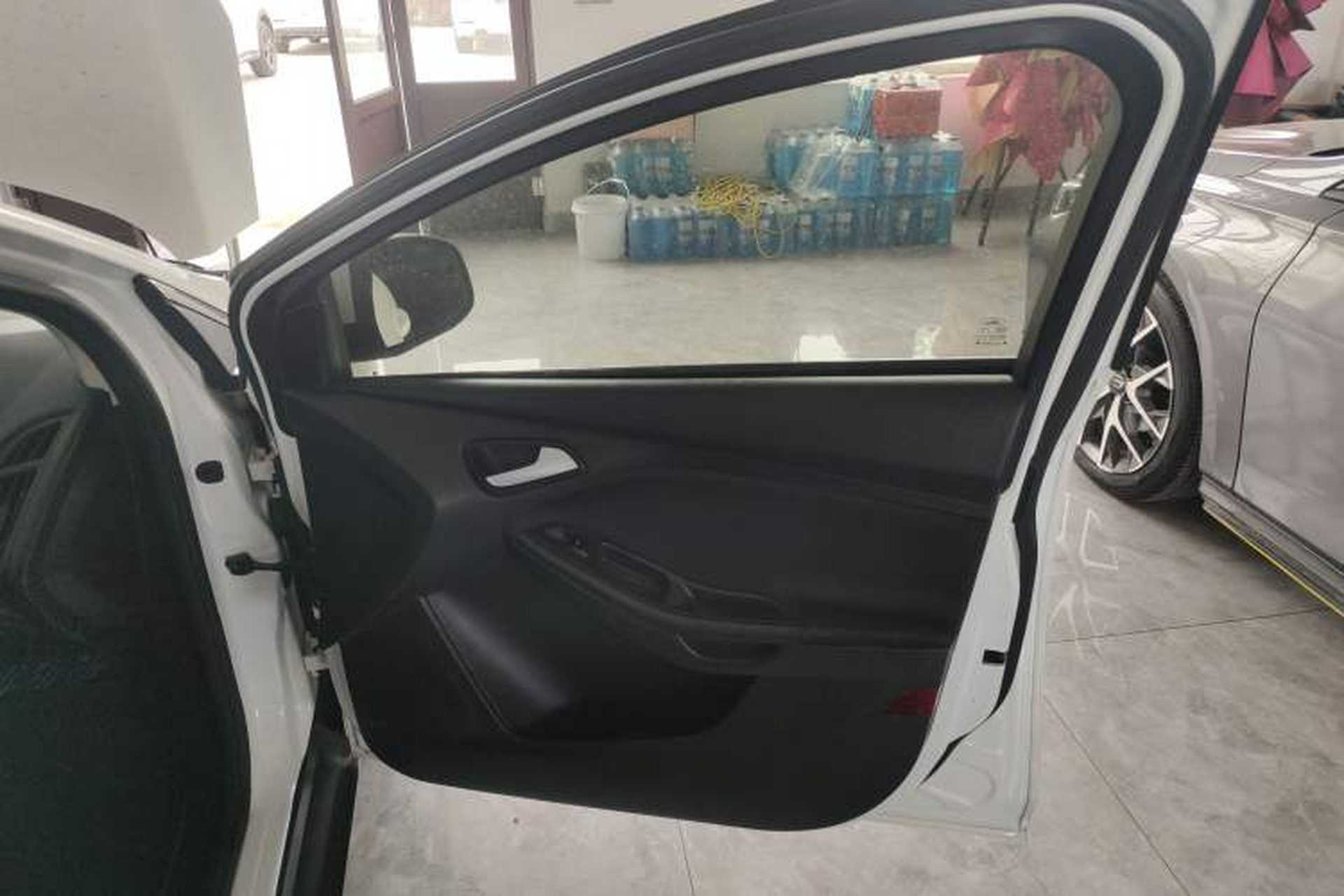 Used Ford Focus 2018 Hatchback Classic 1.6L Automatic Comfort Plus SmartDrive Edition Right Front Door Interior