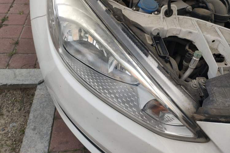Used Ford Focus 2018 Sedan Classic 1.6L Manual Comfort Plus SmartDrive Edition Right Front Headlight