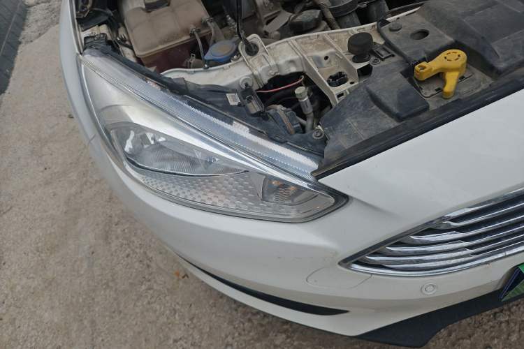 Used Ford Focus 2018 Sedan Classic 1.6L Automatic Comfort Plus Smart Drive Version Right Front Headlight