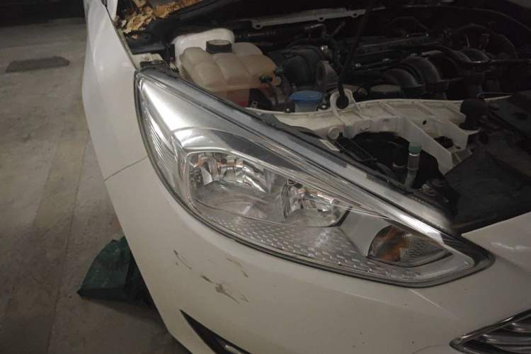 Used Ford Focus 2018 Sedan Classic 1.6L Manual Fashion Edition SmartDrive Version Right Front Headlight