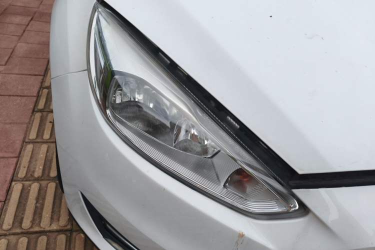 Used Ford Focus 2018 Sedan Classic EcoBoost 180 Automatic Elite Model Right Front Headlight