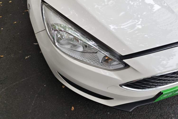 Used Ford Focus 2018 Hatchback Classic 1.6L Automatic Comfort Plus SmartDrive Edition Right Front Headlight
