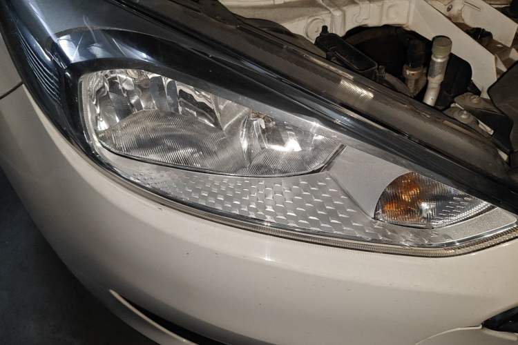 Used Ford Focus 2018 Hatchback Classic 1.6L Automatic Comfort Plus SmartDrive Edition Right Front Headlight