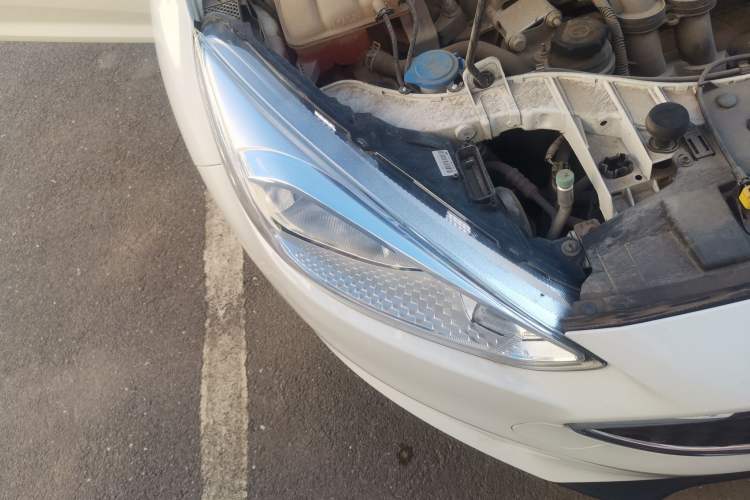 Used Ford Focus 2018 Hatchback Classic 1.6L Automatic Trendy SmartDrive Edition Right Front Headlight