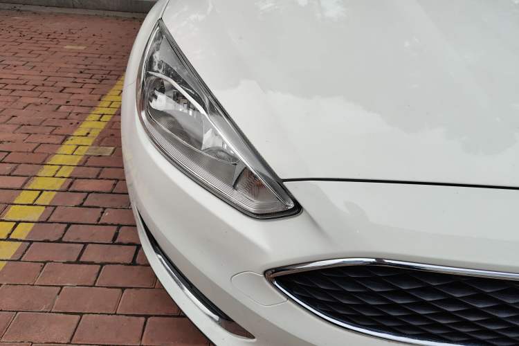 Used Ford Focus 2018 Hatchback Classic EcoBoost 180 Automatic Elite Model Right Front Headlight