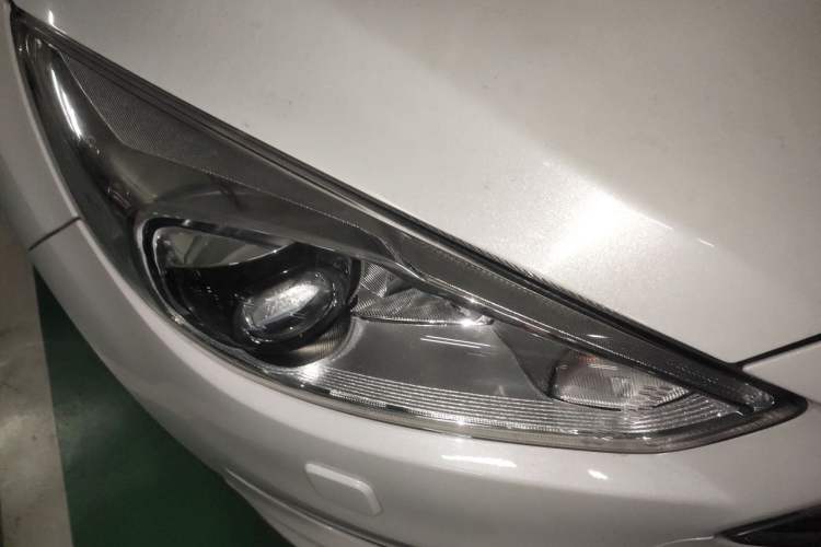 Used Ford Focus 2018 Hatchback Classic EcoBoost 180 Automatic Sport Edition Right Front Headlight