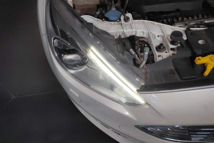 Used Ford Focus 2018 Sedan Classic EcoBoost 180 Automatic Flagship Model Right Front Headlight