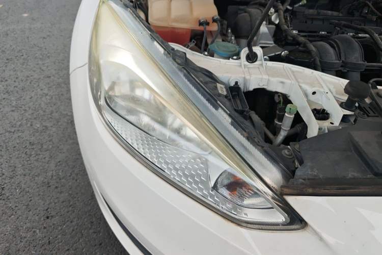 Used Ford Focus 2018 Hatchback Classic 1.6L Manual Comfort Plus SmartDrive Edition Right Front Headlight