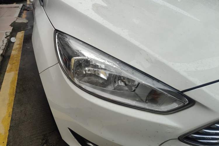Used Ford Focus 2018 Sedan Classic EcoBoost 180 Automatic Elite Model Right Front Headlight