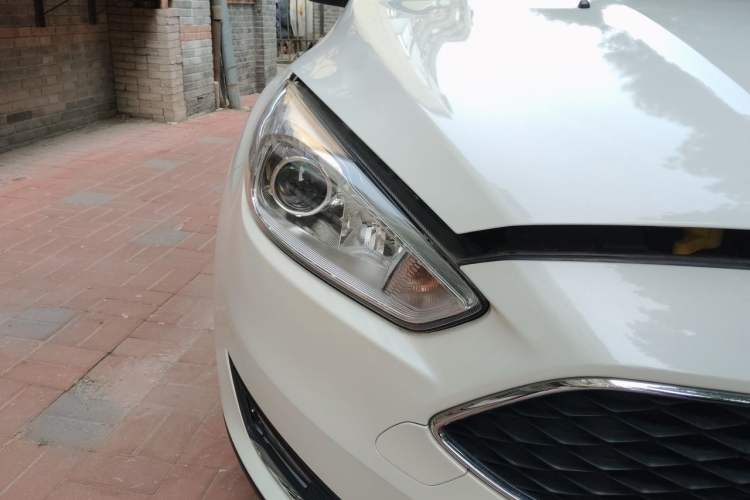Used Ford Focus 2018 Hatchback Classic EcoBoost 180 Automatic Elite Model Right Front Headlight