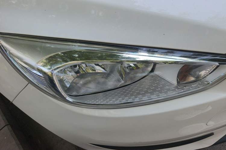Used Ford Focus 2018 Hatchback Classic 1.6L Automatic Comfort Plus SmartDrive Edition Right Front Headlight