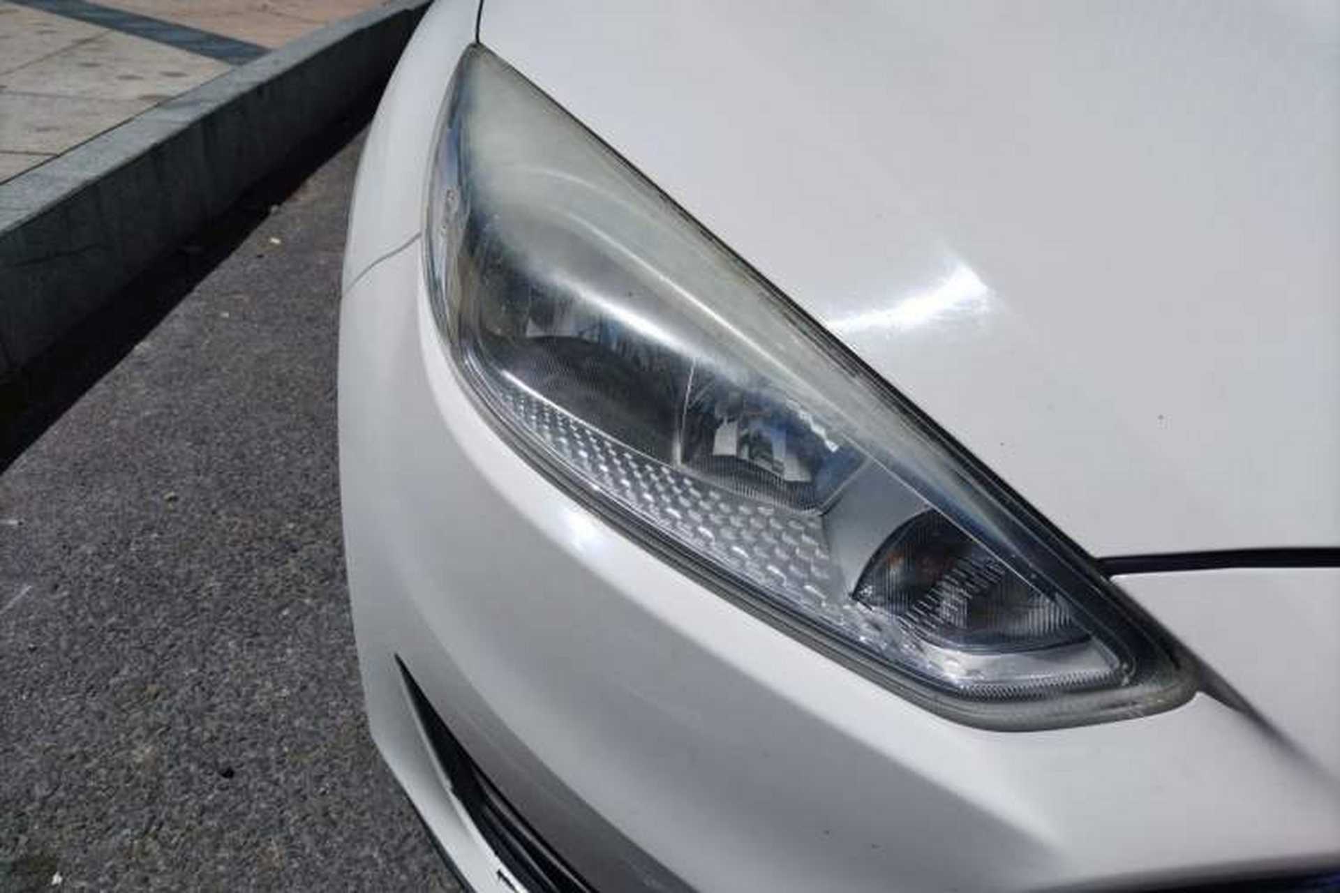 Used Ford Focus 2018 Sedan Classic 1.6L Automatic Trendy SmartDrive Edition Right Front Headlight