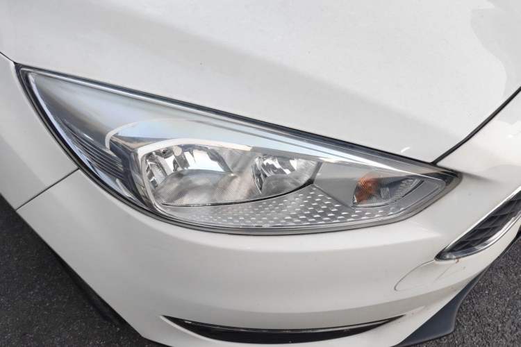 Used Ford Focus 2018 Hatchback Classic 1.6L Automatic Trendy SmartDrive Edition Right Front Headlight