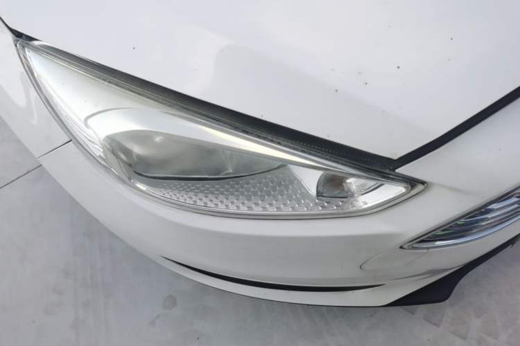 Used Ford Focus 2018 Sedan Classic 1.6L Automatic Comfort Plus Smart Drive Version Right Front Headlight
