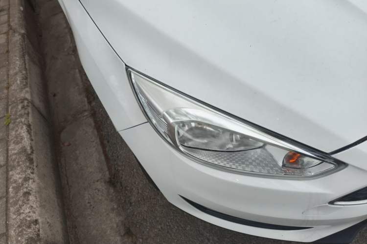 Used Ford Focus 2018 Hatchback Classic 1.6L Automatic Trendy SmartDrive Edition Right Front Headlight