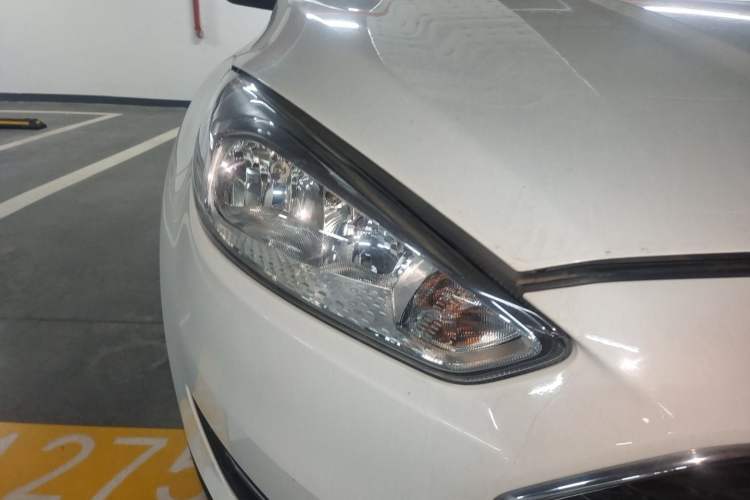 Used Ford Focus 2018 Hatchback Classic 1.6L Automatic Trendy SmartDrive Edition Right Front Headlight