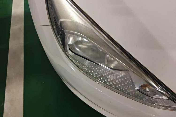 Used Ford Focus 2018 Sedan Classic 1.6L Automatic Comfort Plus Smart Drive Version Right Front Headlight