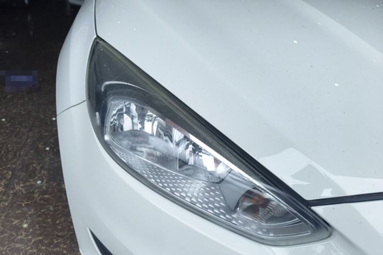 Used Ford Focus 2018 Two-Door Classic EcoBoost 125 Automatic Supercharged Style SmartDrive Edition Right Front Headlight