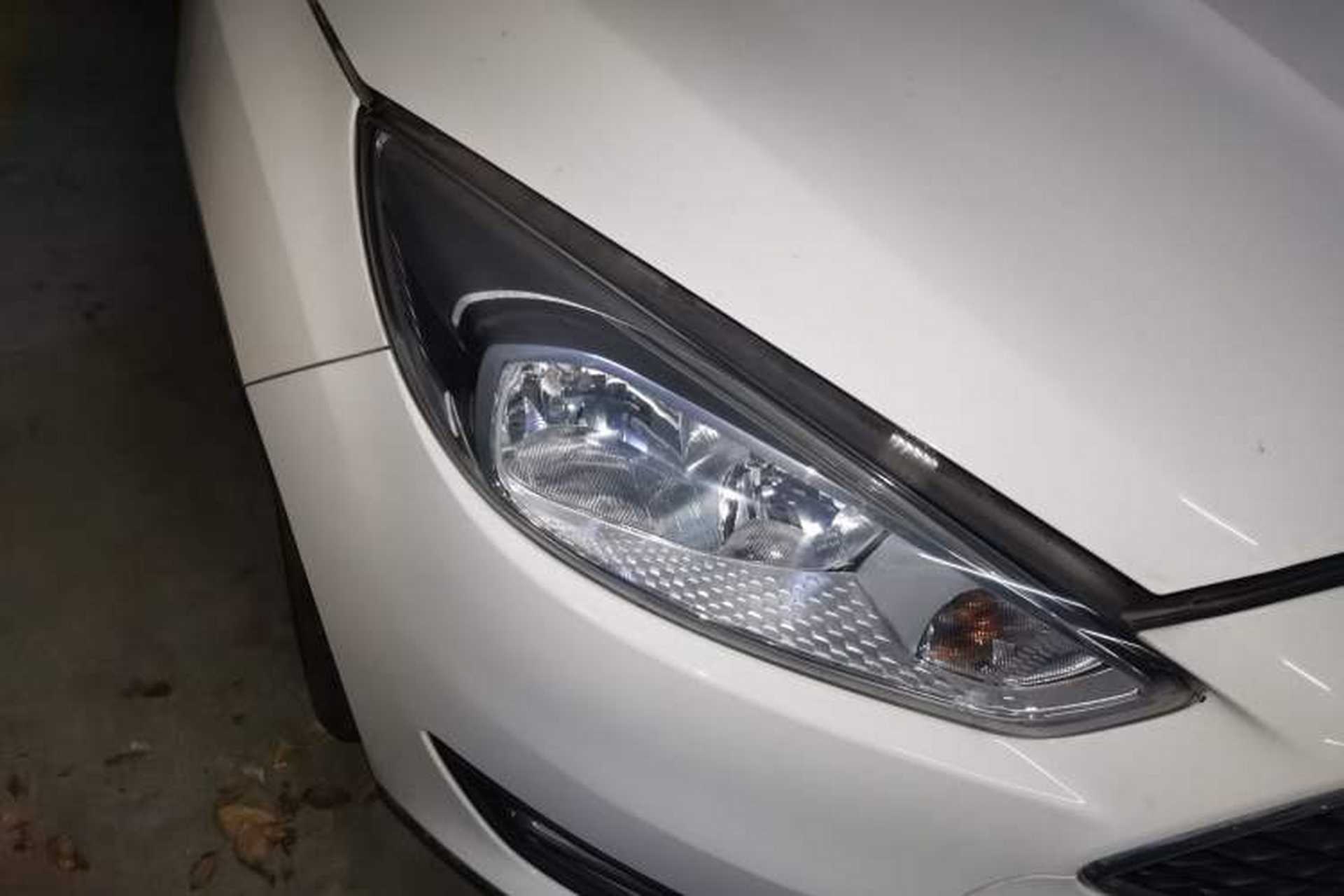 Used Ford Focus 2018 Hatchback Classic 1.6L Automatic Trendy SmartDrive Edition Right Front Headlight