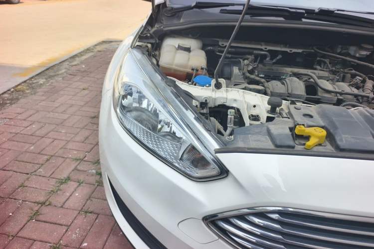 Used Ford Focus 2018 Sedan Classic 1.6L Automatic Comfort Plus Smart Drive Version Right Front Headlight
