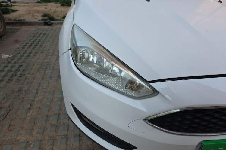 Used Ford Focus 2018 Hatchback Classic 1.6L Automatic Trendy SmartDrive Edition Right Front Headlight