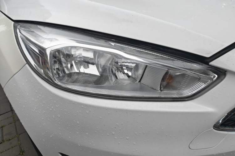Used Ford Focus 2018 Hatchback Classic EcoBoost 180 Automatic Elite Model Right Front Headlight