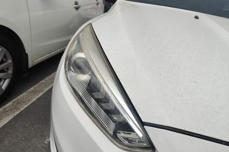 Used Ford Focus 2018 Sedan Classic 1.6L Automatic Trendy SmartDrive Edition Right Front Headlight