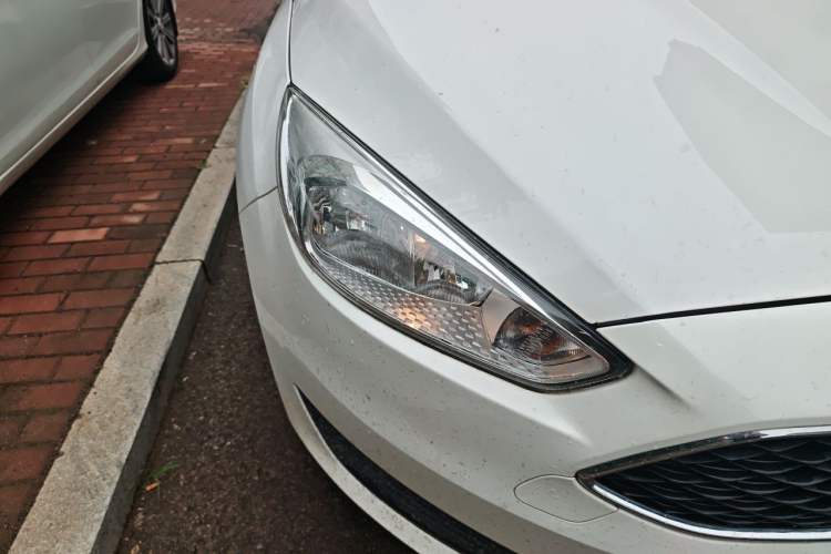 Used Ford Focus 2018 Hatchback Classic 1.6L Manual Comfort Plus SmartDrive Edition Right Front Headlight