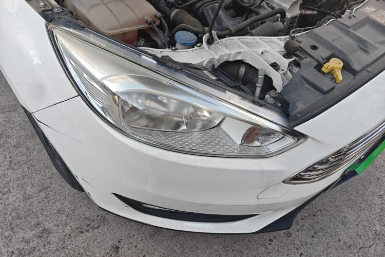 Used Ford Focus 2018 Sedan Classic EcoBoost 125 Automatic Supercharged Style SmartDrive Edition Right Front Headlight