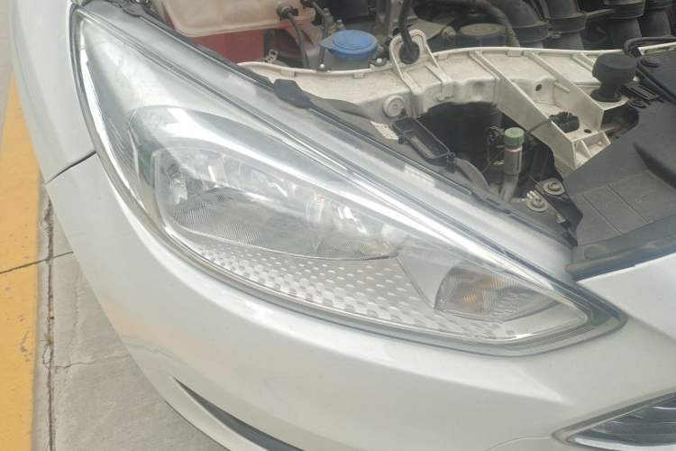 Used Ford Focus 2018 Sedan Classic 1.6L Manual Fashion Edition SmartDrive Version Right Front Headlight