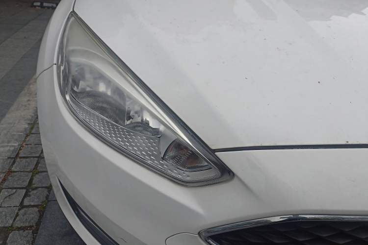 Used Ford Focus 2018 Hatchback Classic 1.6L Automatic Trendy SmartDrive Edition Right Front Headlight