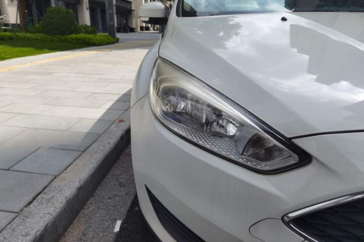 Used Ford Focus 2018 Hatchback Classic 1.6L Automatic Comfort Plus SmartDrive Edition Right Front Headlight