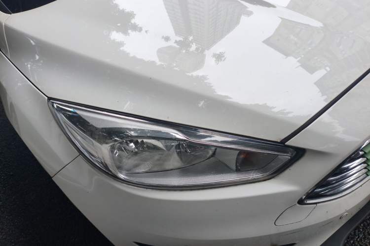Used Ford Focus 2018 Sedan Classic EcoBoost 180 Automatic Elite Model Right Front Headlight