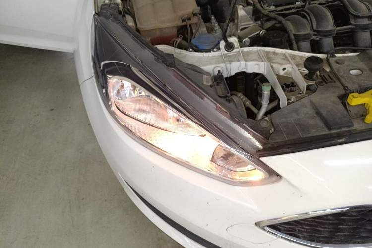 Used Ford Focus 2018 Hatchback Classic 1.6L Automatic Comfort Plus SmartDrive Edition Right Front Headlight