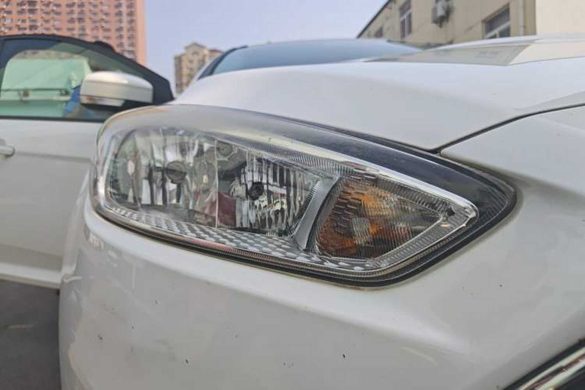 Used Ford Focus 2018 Hatchback Classic 1.6L Automatic Comfort Plus SmartDrive Edition Right Front Headlight