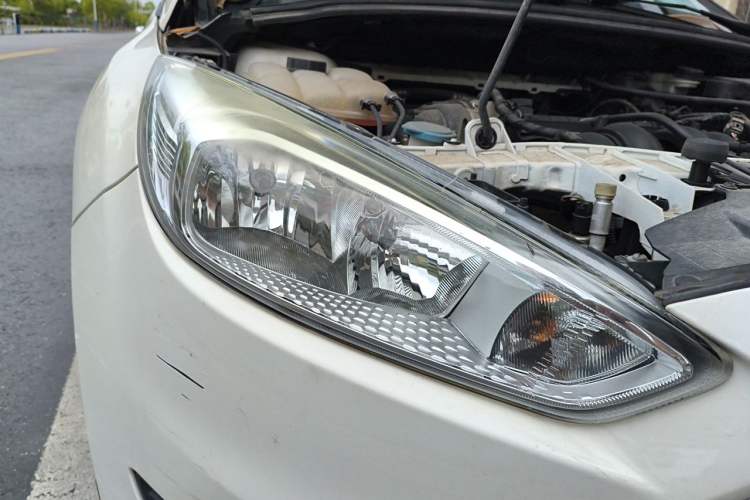 Used Ford Focus 2018 Hatchback Classic 1.6L Automatic Trendy SmartDrive Edition Right Front Headlight