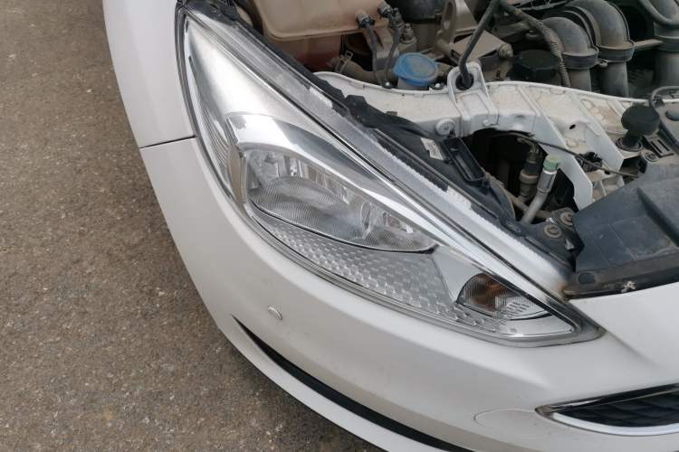 Used Ford Focus 2018 Hatchback Classic 1.6L Automatic Trendy SmartDrive Edition Right Front Headlight