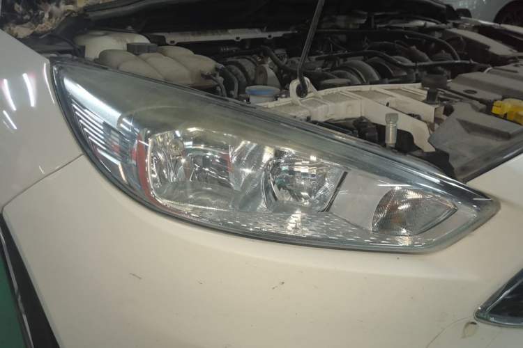 Used Ford Focus 2018 Hatchback Classic 1.6L Automatic Comfort Plus SmartDrive Edition Right Front Headlight