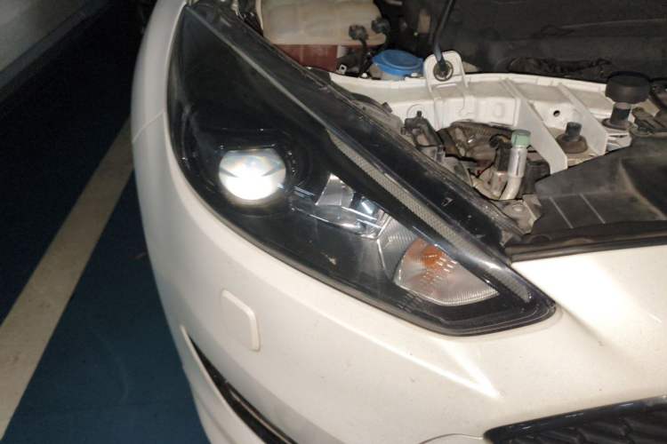 Used Ford Focus 2018 Hatchback Classic EcoBoost 180 Automatic Sport Edition Right Front Headlight